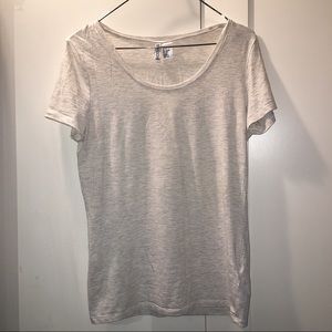 beige/cream t-shirt